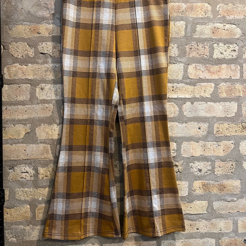 Retro-Chic Plaid Flare Pants - Forever 21 (Size Medium)